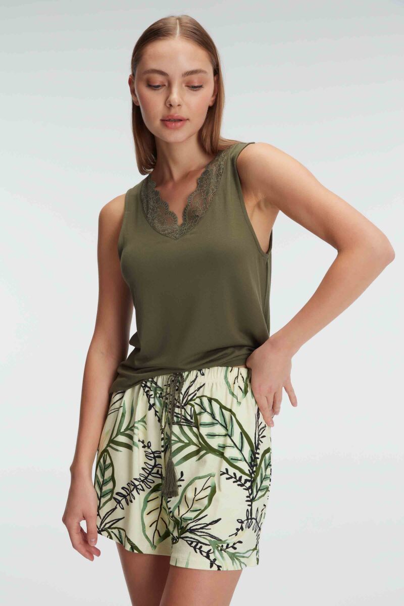 Anıl 9873 Sıfır Kol V Yaka Kadın Viskon Çiçek Desenli Yazlık Mini Dantel Detaylı Pijama Takımı - 2