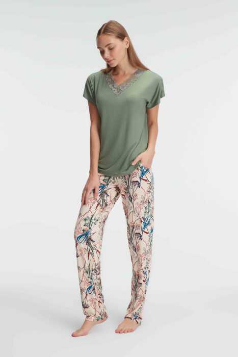 Anıl 9880 Kısa Kol V Yaka Kadın Viskon Çiçek Desenli Yazlık Örme Dantel Detaylı Pijama Takımı - 4