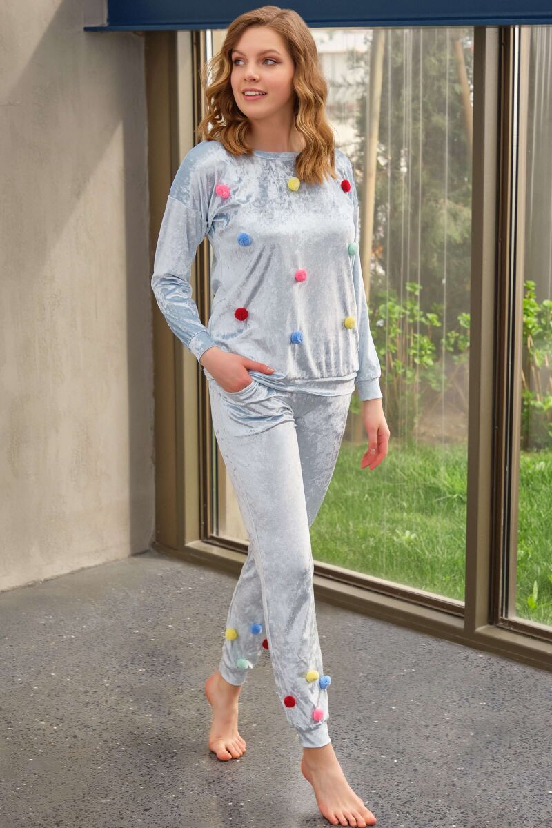 Kadın Kadife Göğüs Detaylı Uzun Kol Sweatshirt ve Paça Detaylı Yandan Cepli Pantolon Pijama Takım (9663) - 1