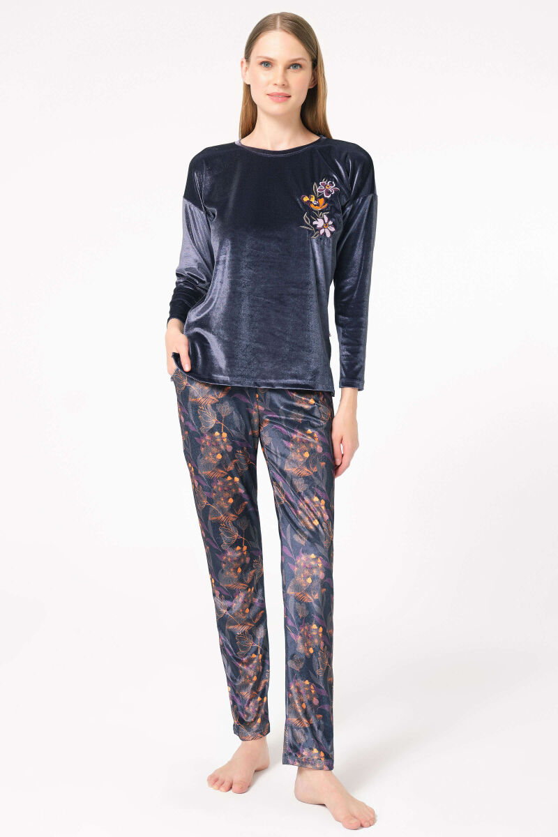 Kadın Kadife Göğüs İşlemeli Uzun Kollu Sweatshirt ve Çiçek Baskılı Pantolon Pijama Takım (9792) - 1
